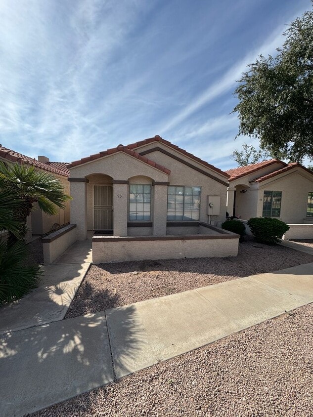 Primary Photo - Beautiful 2 Bedroom 2 bath single level fo...