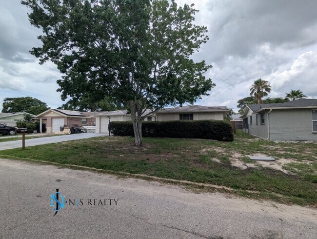 Foto del edificio - Gorgeous 2/2 1299 Sq. Ft. home with tile f...