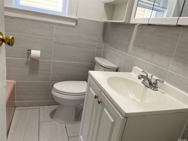 Building Photo - 87-22 90th St