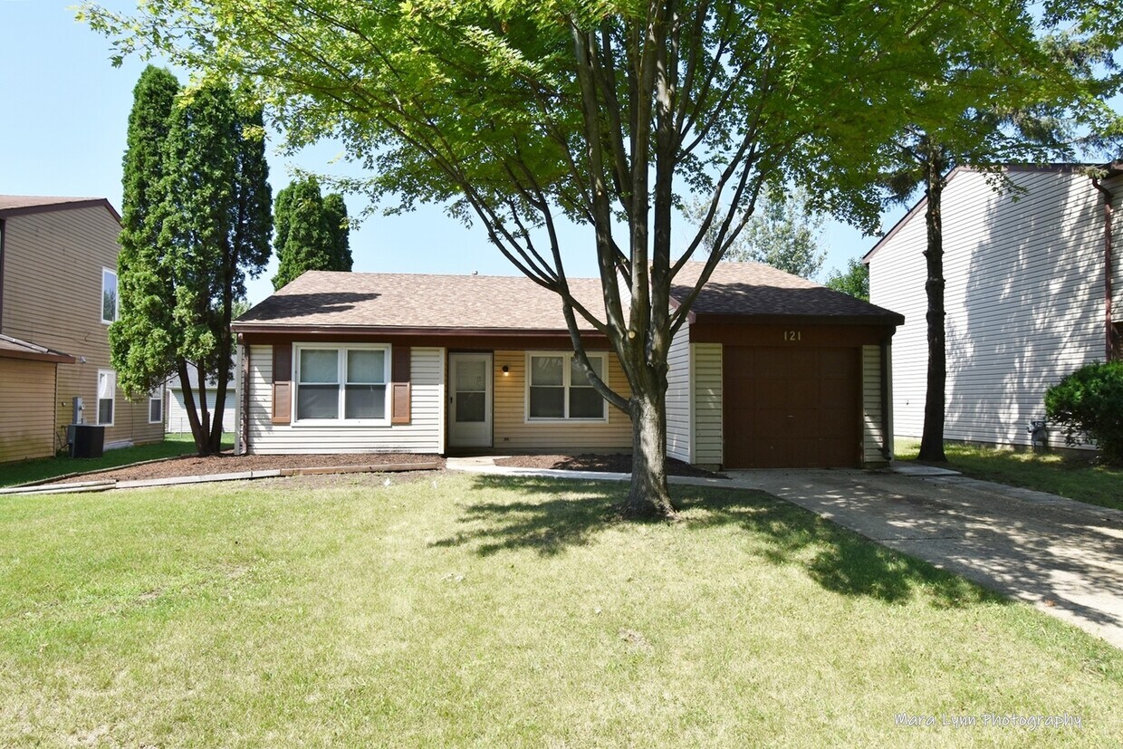 Primary Photo - 121 Glen Lake Dr