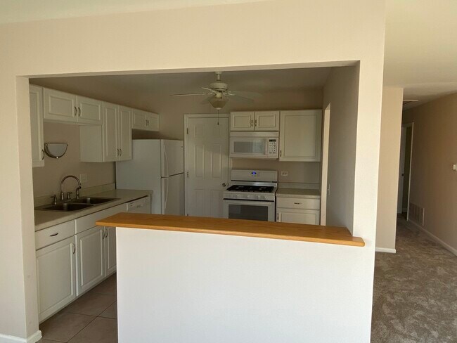 Foto del edificio - 401 Sandalwood Ln