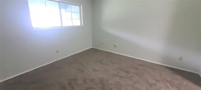 Building Photo - 580 Fairways Ln