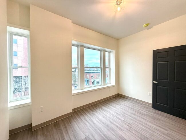 Building Photo - 1138 Elm St