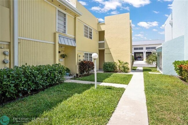 Foto del edificio - 2121 NE 36th St