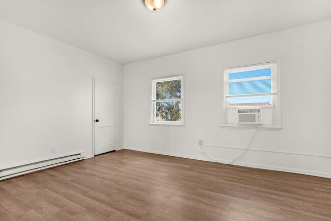 Building Photo - 611 Maude Ave