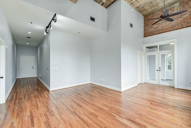 Foto del edificio - Designer upgraded condo with a brand new k...