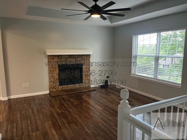 Building Photo - Northland Split Level All Electric!