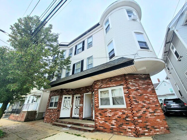 Foto del edificio - 396 Highland Ave