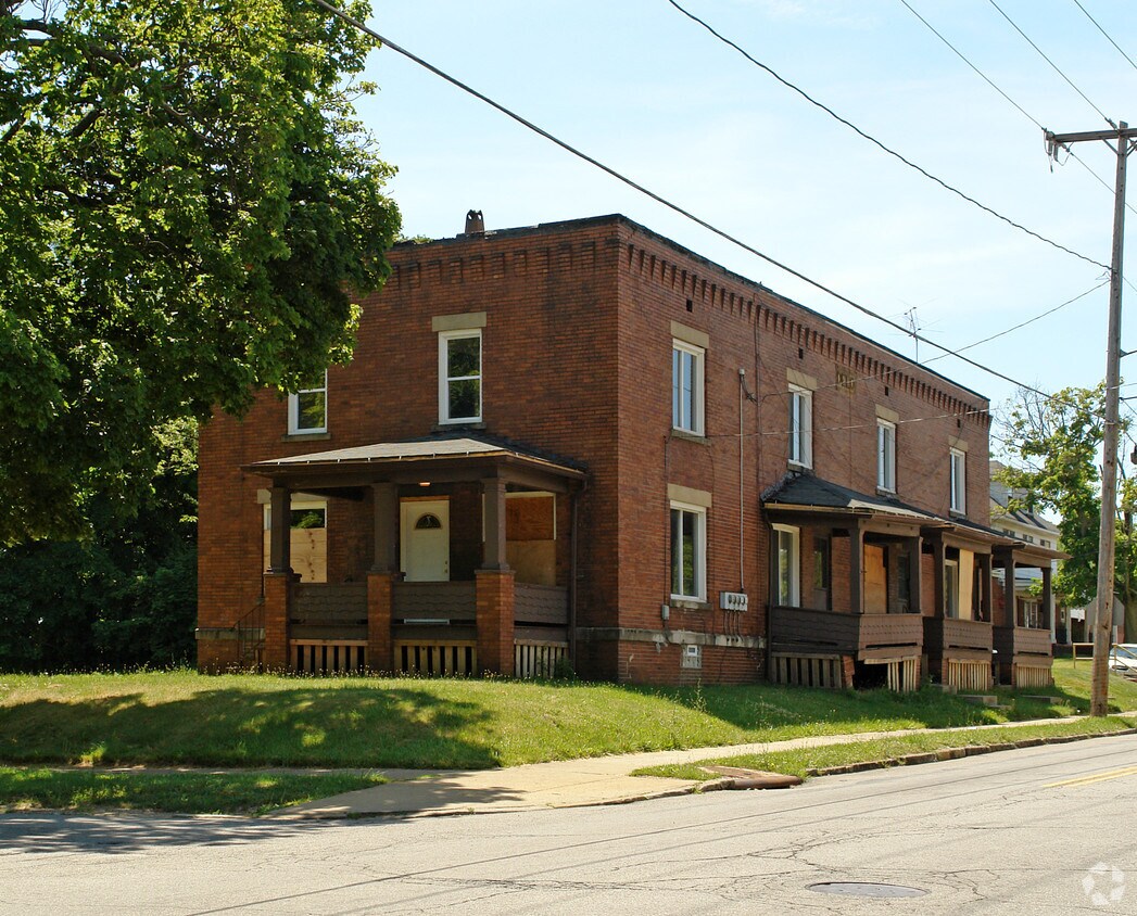 Building Photo - 1805 Oakhill Ave