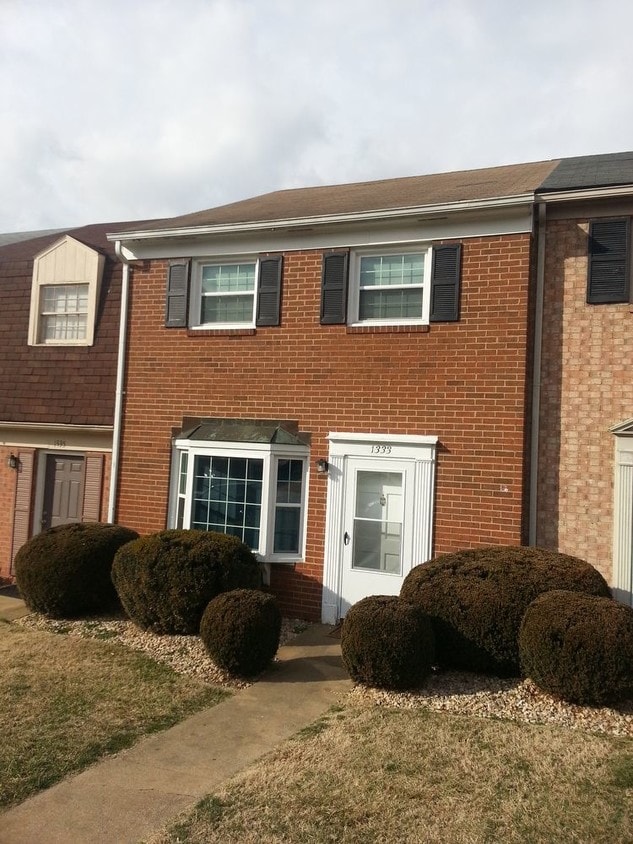 Primary Photo - 1301 Devon Ln