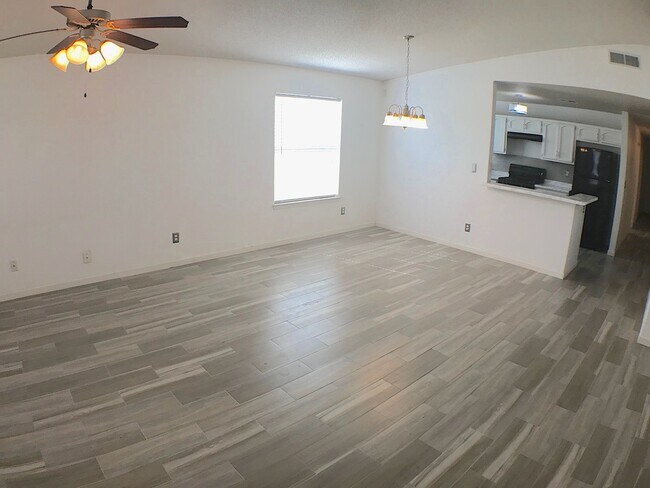 Foto del edificio - East El Paso 3 bed Refrig A/C