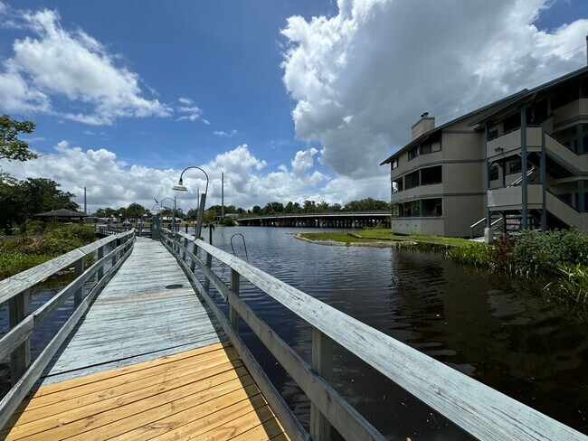 Foto del edificio - Westside Second Floor Condo- Available Now