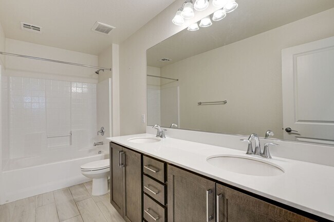 Building Photo - Absolutely Amazing Home in the Southwest! Check it out today!