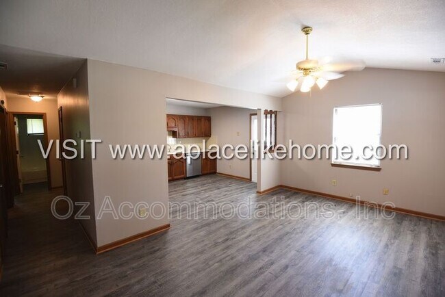 Foto del edificio - 119 SE Greystone Dr