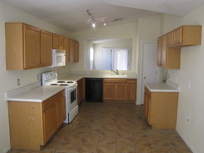Building Photo - 9238 E Corte Arroyo Norte