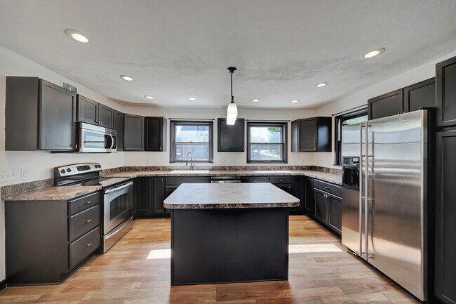 Foto del edificio - 4812 Hillside St