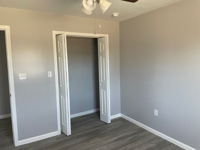 Building Photo - 2407-2407 Sycamore St