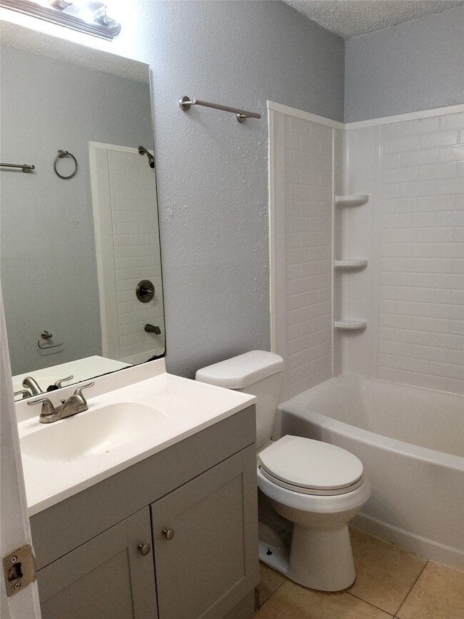 Building Photo - 10151 Inwood Hollow Ln