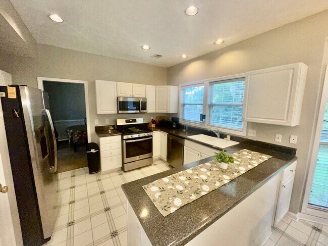 Building Photo - 2465 Lunetta Ln