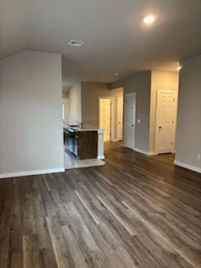 Building Photo - New Home! 1st month free!