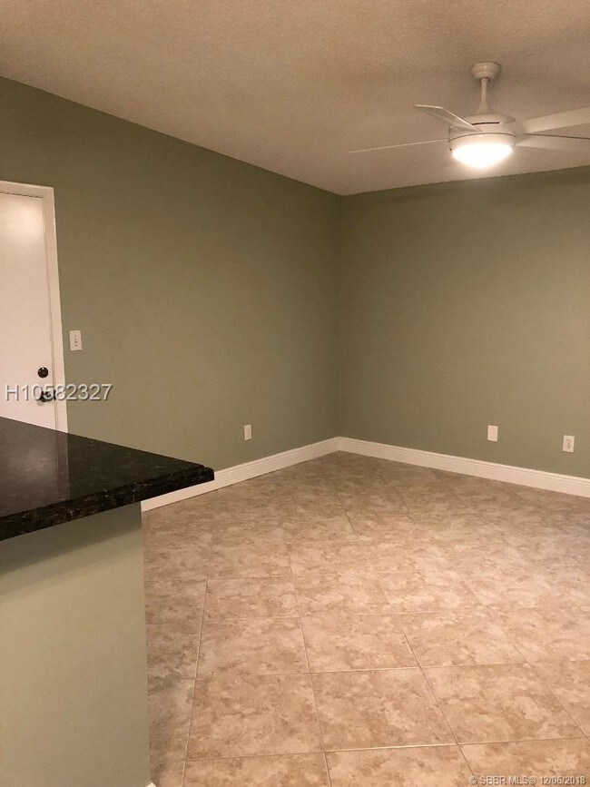 Foto del edificio - 9430 S Belfort Cir