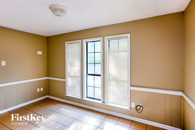 Building Photo - 2849 Rockcreek Pkwy