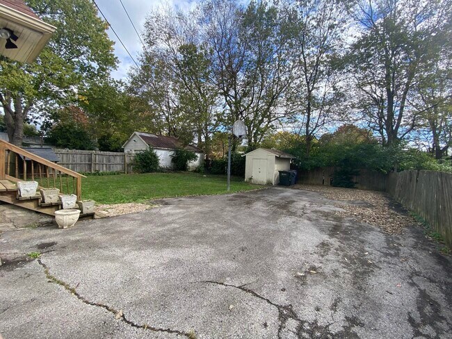 Building Photo - 916 Highland Park Dr