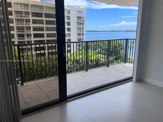 Building Photo - 1450 Brickell Bay Dr