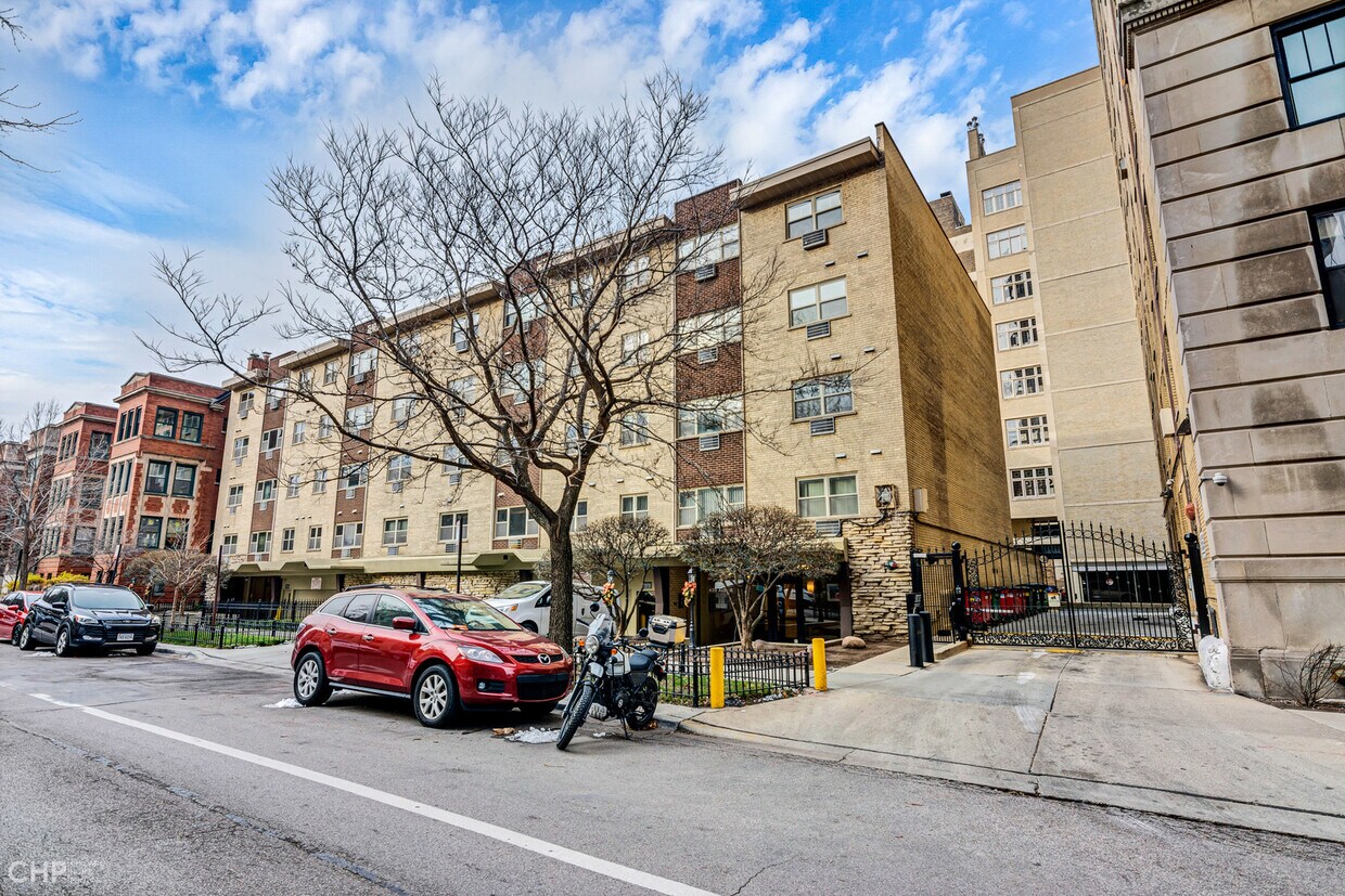 Foto principal - 420 W Aldine Ave