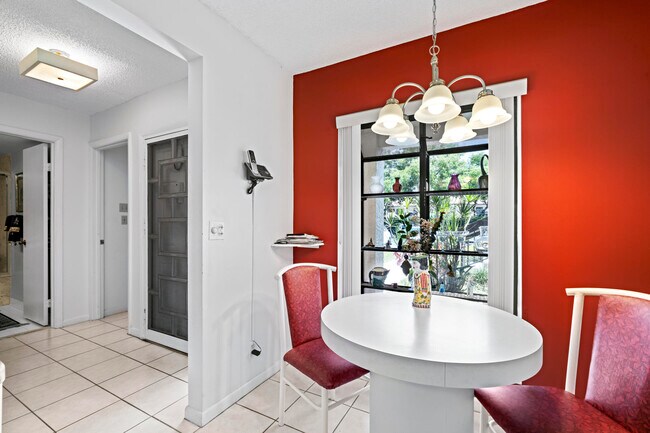 Foto del edificio - 5153 Oakhill Ln