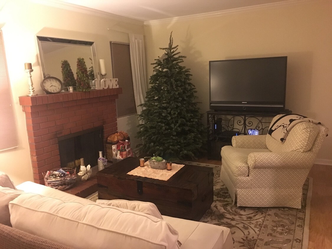 Foto principal - 1027 Inverness Dr