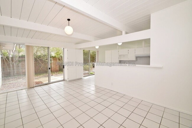 Building Photo - 513 Idylberry Rd