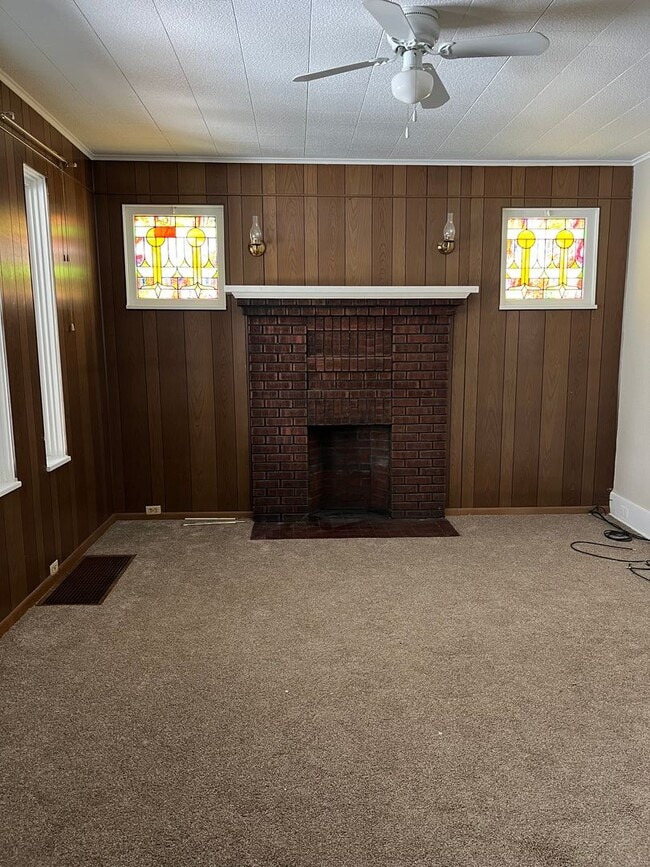 Building Photo - 705 Short St