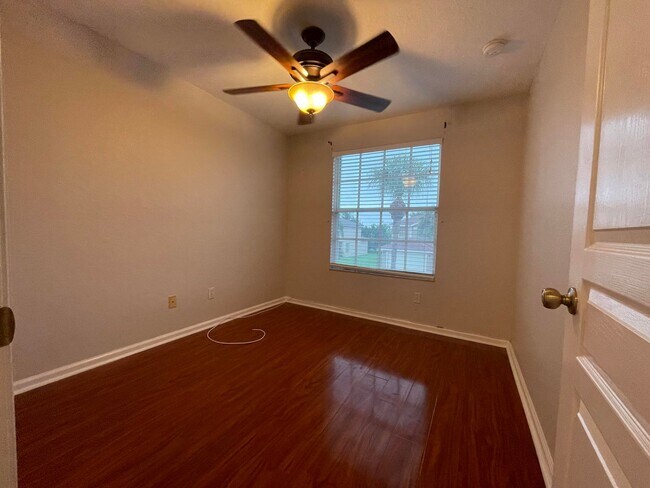 Foto del edificio - 5459 Queenship Ct