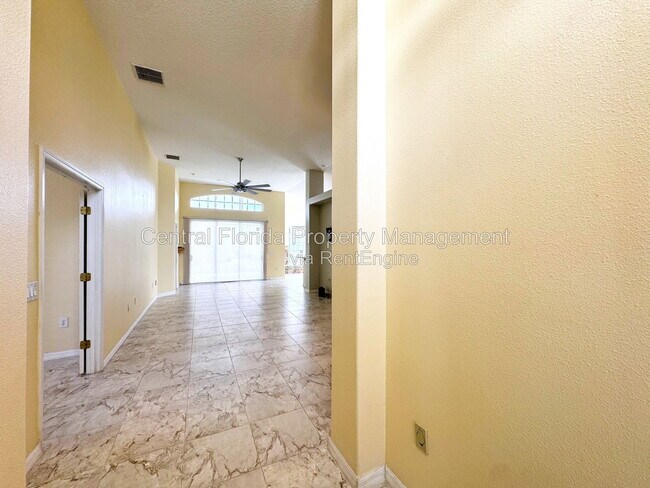 Foto del edificio - 140 Moss Ln