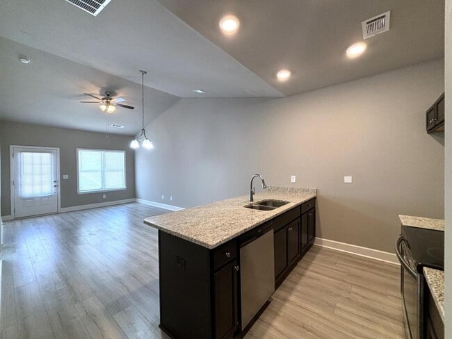 Building Photo - 602 Parkview Ct