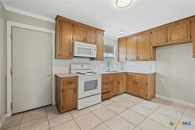 Foto del edificio - 810 Crockett Dr