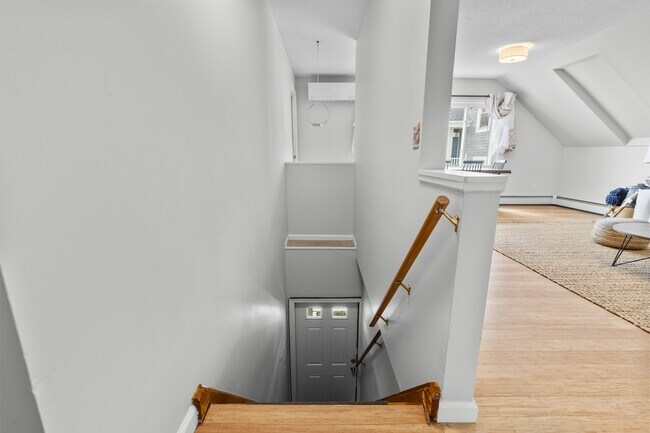 Foto del edificio - 62 Cosey Beach Ave