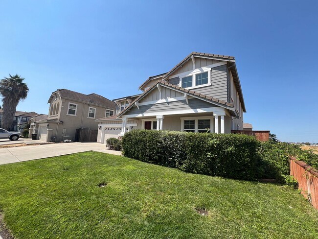 Building Photo - This One Is A Beauty! Won't Last!!!!