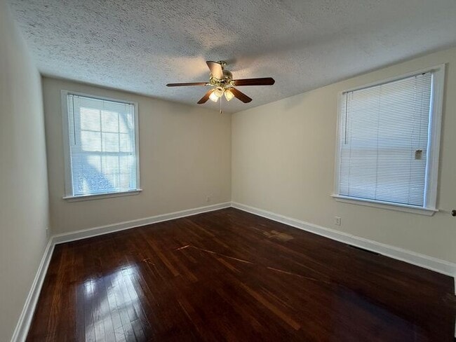 Building Photo - Three Bedroom Brick Home in Buena Vista - Pets Allowed