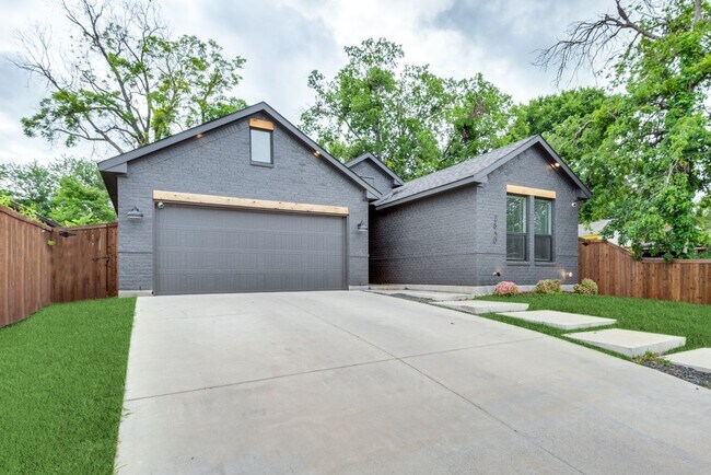 Foto del edificio - 2830 S Marsalis Ave