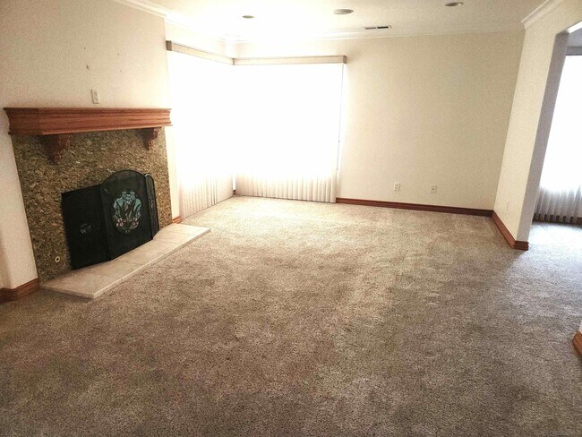 Foto del edificio - 6421 Lochmoor Dr