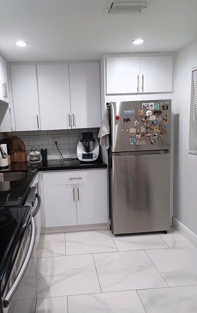 Foto del edificio - 8045 SW 107th Ave