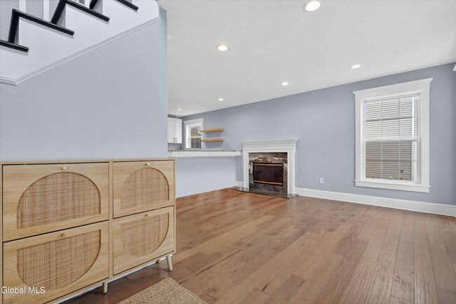 Building Photo - 716 Adams Cir