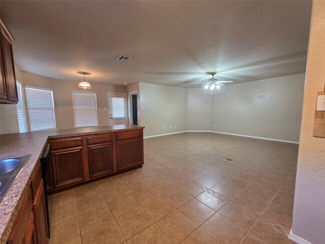 Building Photo - 2007 Samantha Ln