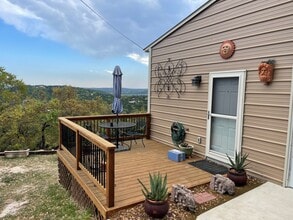 Building Photo - 532 Stenen Dr