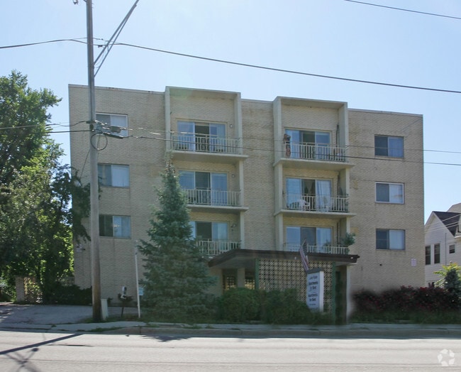 Lake Pointe Apartments Aurora, IL