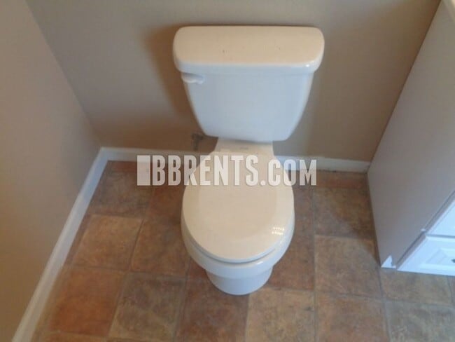 Building Photo - 735 Ferguson 5BR/5BA (Dayton)