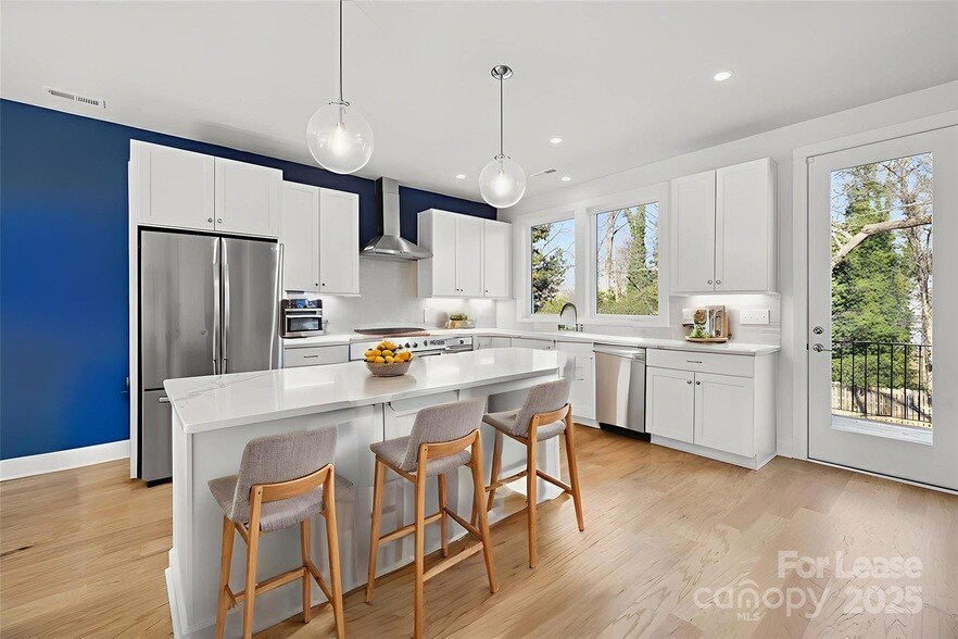 Foto principal - 1553 Pinecrest Ave