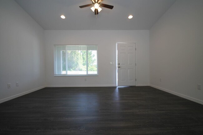 Foto del edificio - Gorgeous 3 Bedroom, 2 Bathroom Home in Ock...